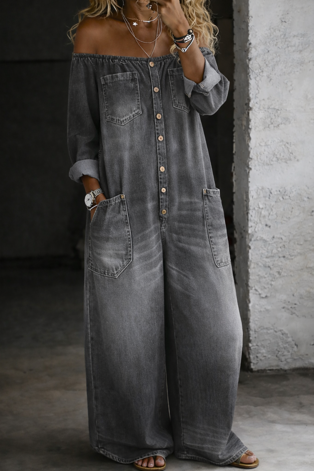 Elena™ – La combinaison denim épaules dénudées, simple et facile à vivre