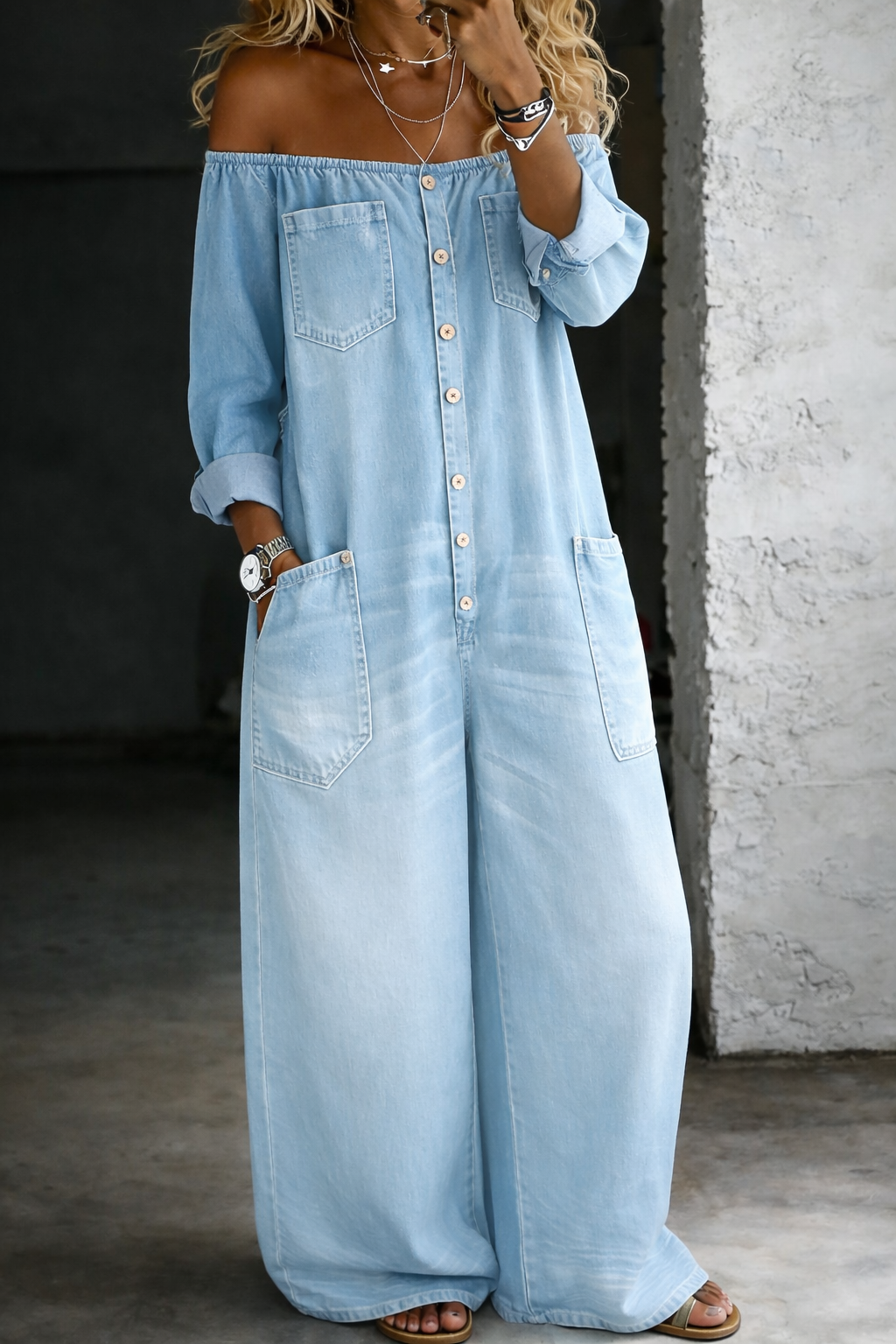 Elena™ – La combinaison denim épaules dénudées, simple et facile à vivre