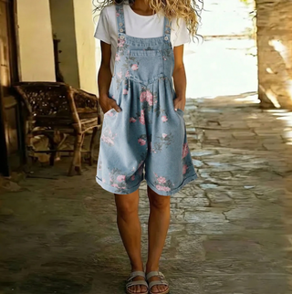 Judy™ – La salopette short en denim fleuri, douce et légère pour l'été