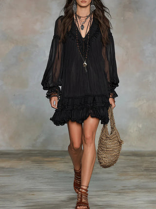 Robe courte femme Oriella™  élégance noire et détails volantés