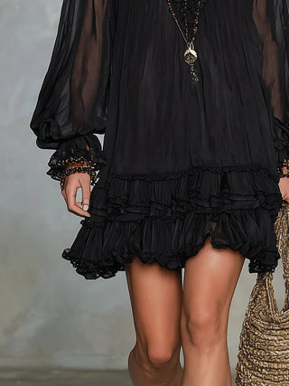 Robe courte femme Oriella™  élégance noire et détails volantés