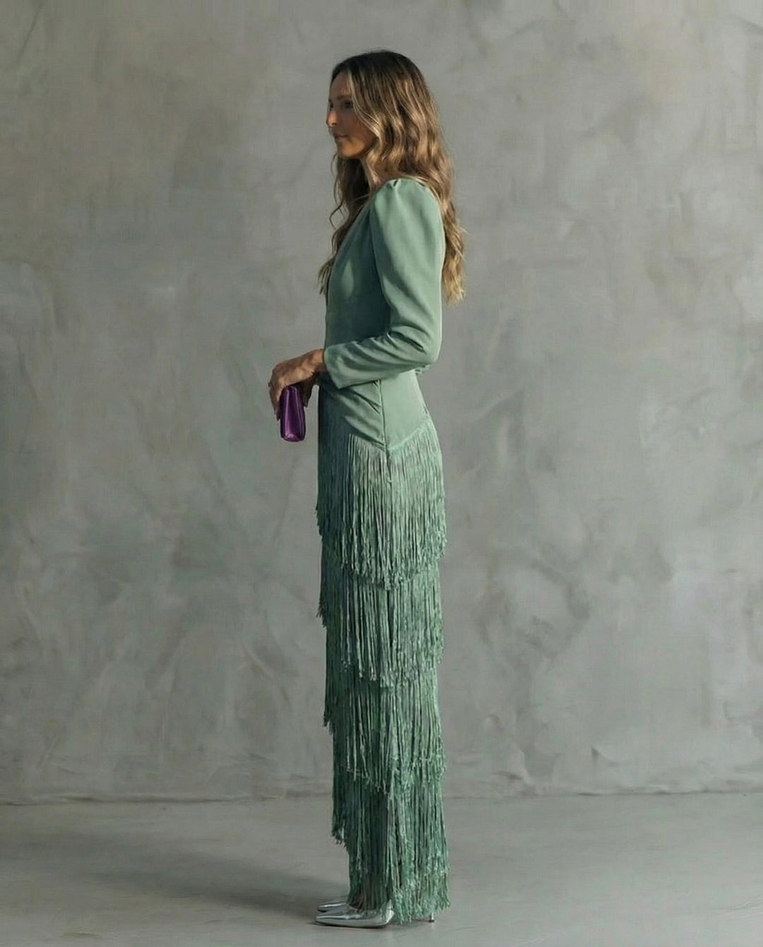 Clara – Robe élégante à manches frangées